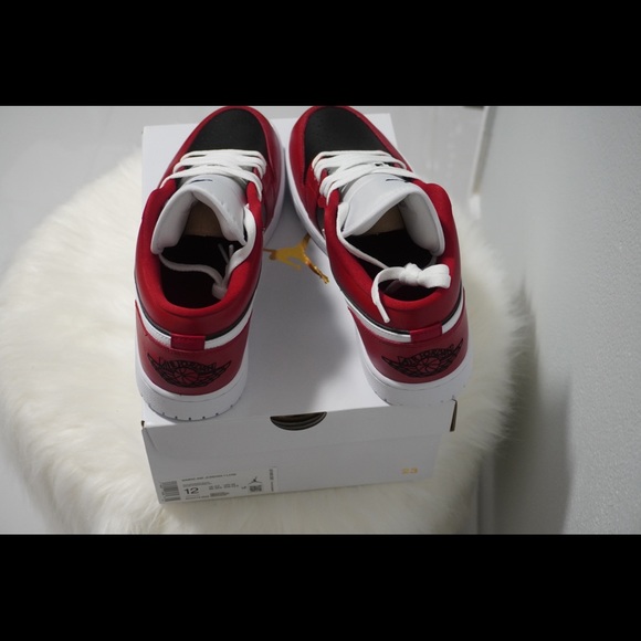 Jordan 1 Low “Chicago Flip” - Picture 4 of 8